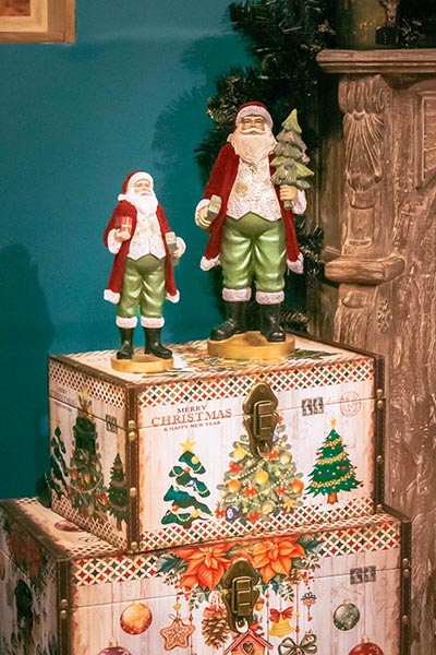 Marché de Noël 2022 - Pères Noël et boites chics et vintages